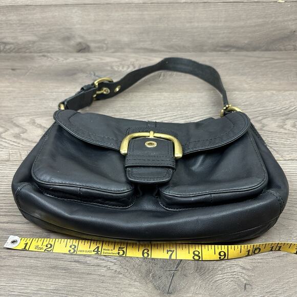 VTG COACH Leather Soho Flap Shoulder Bag Black Gold Tone W/Charm F11842 Y2K - Picture 13 of 14